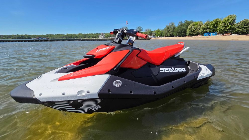 Sea-Doo Spark Trixx 90 (3-os.) – Dragon Red / Bright White
