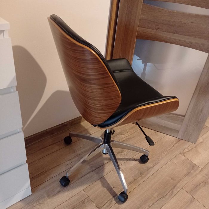 Fotel biurowy drewno plus czarna skóra