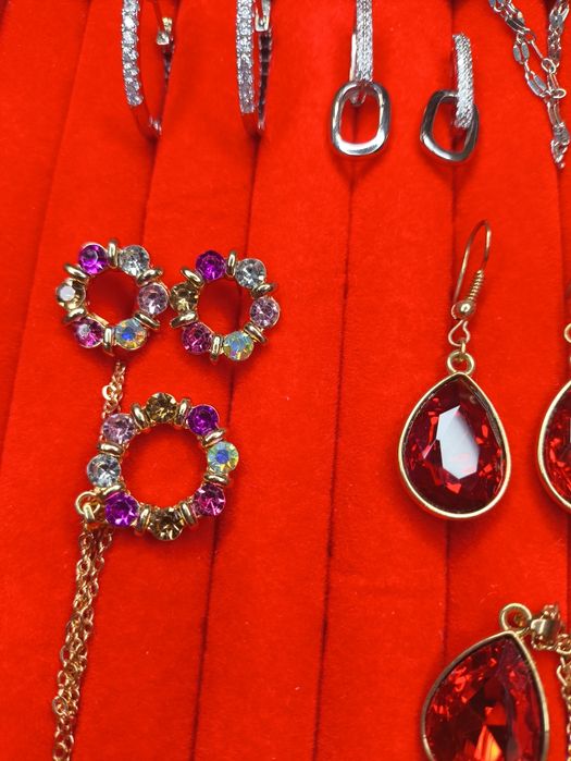 Біжутерія . Нова.