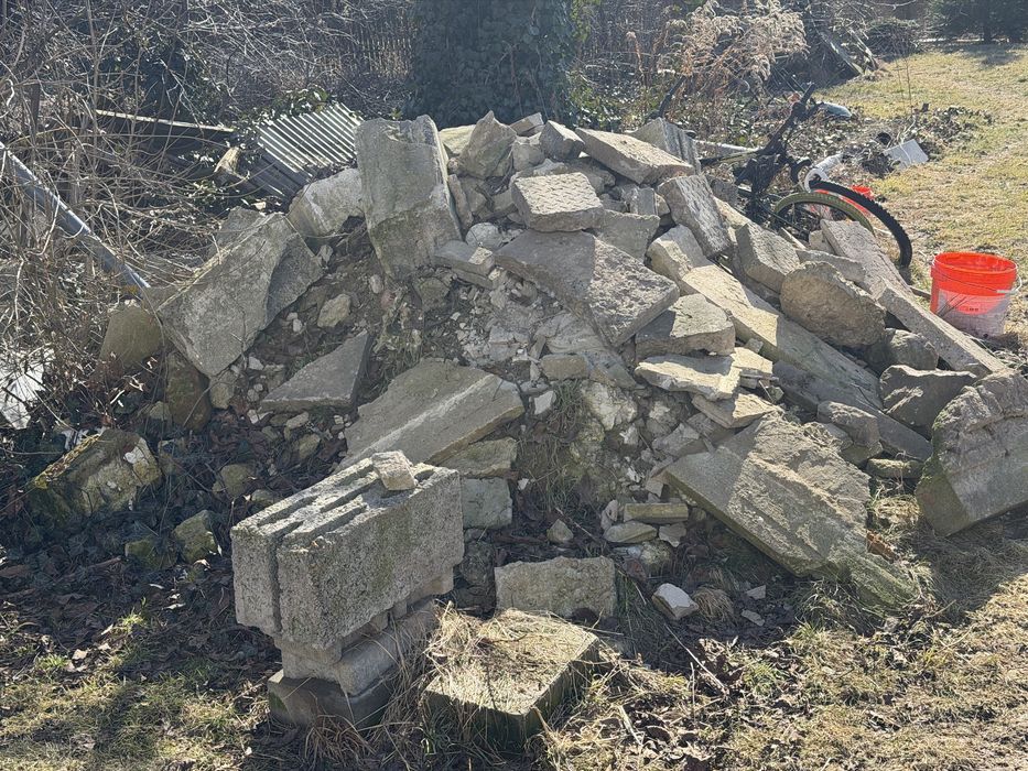 Gruz z remontu, idealny na wyrownanie terenu