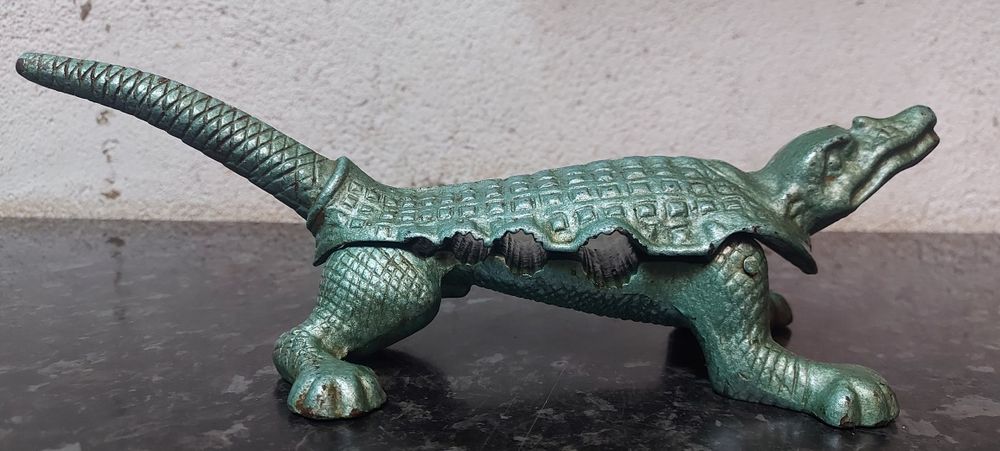 Prensa para rolhas de frascos de farmácia em forma de Jacaré