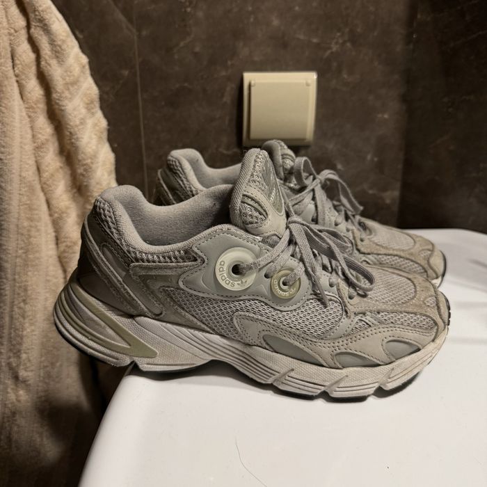 adidas Astir 38 і 2/3, 24 см, оригінал сірі кросівки адідас