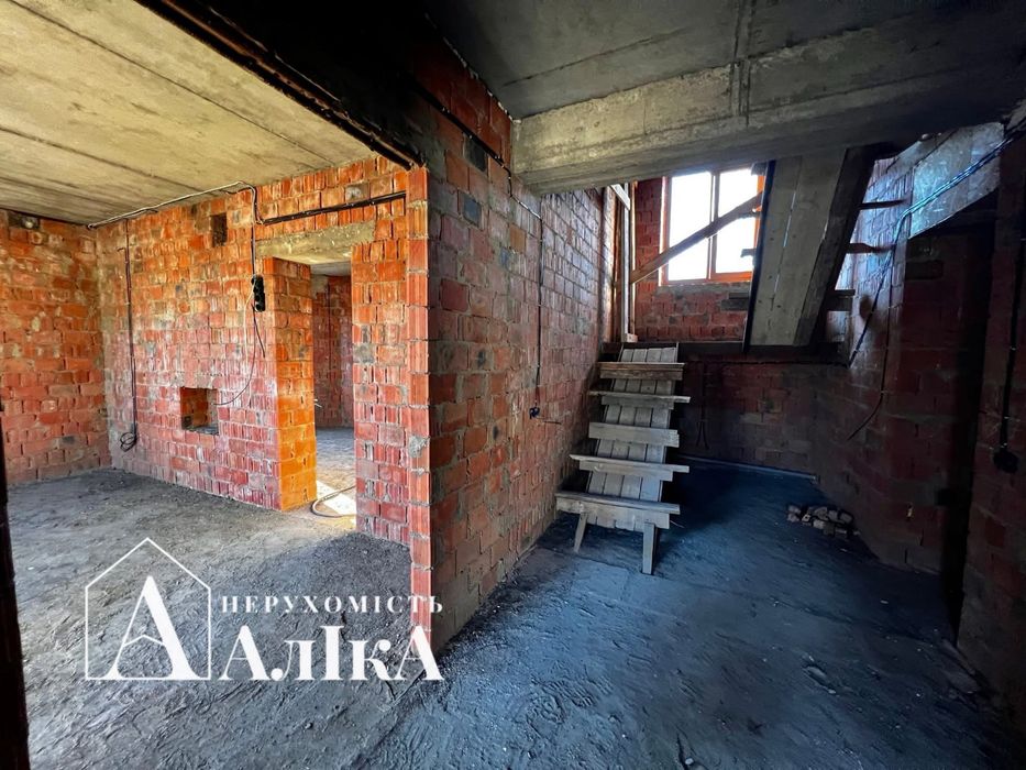 Продам новий будинок в хорошій локації