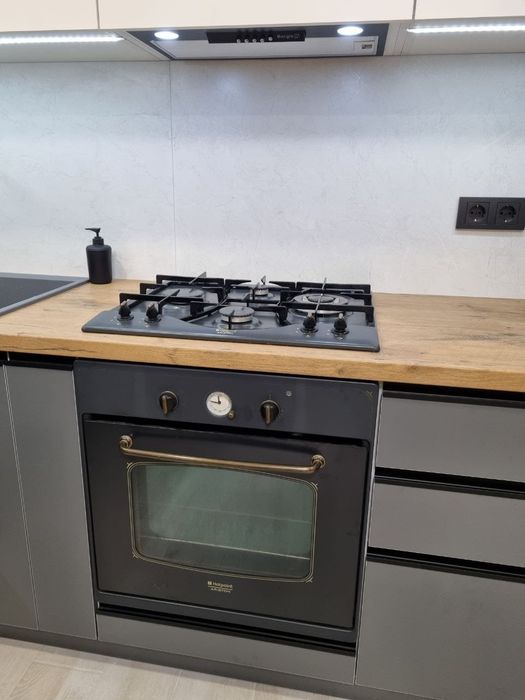 Духова шафа та варильна поверхня Hotpoint Ariston made in Italy чорна