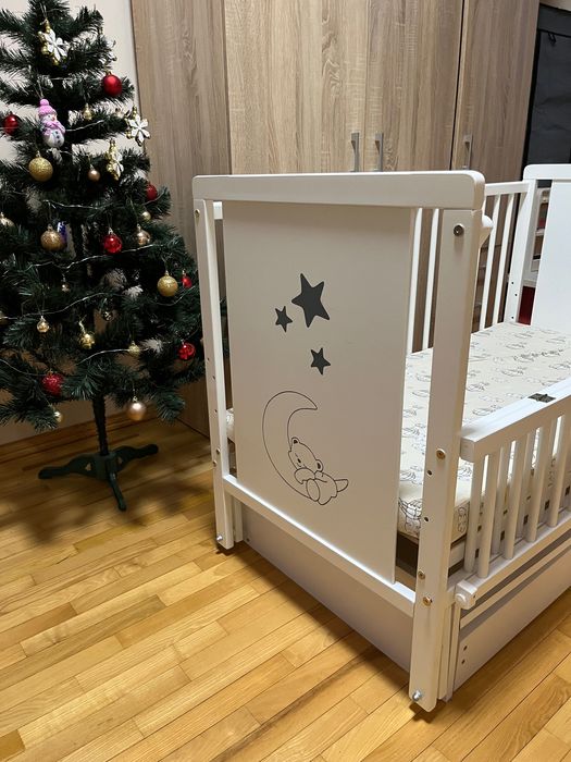 Дитяче ліжко на шарнірах з поличкою