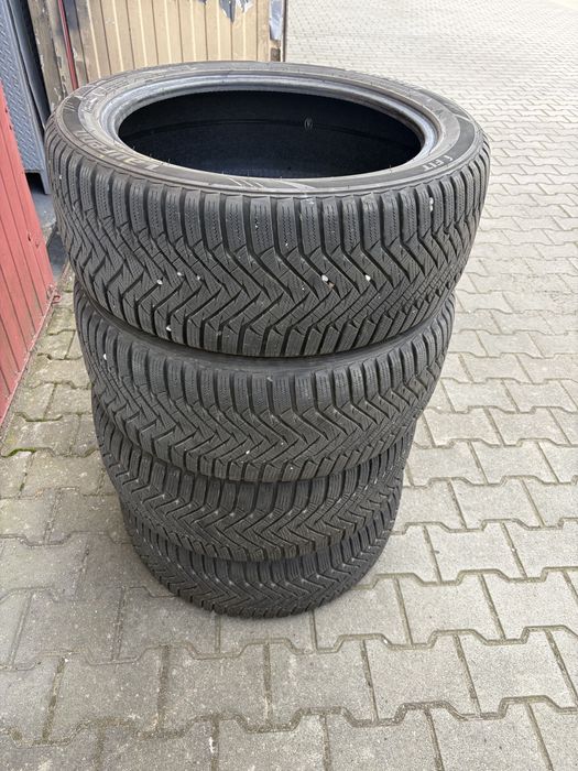 Opony zimowe 235/45R18 98V