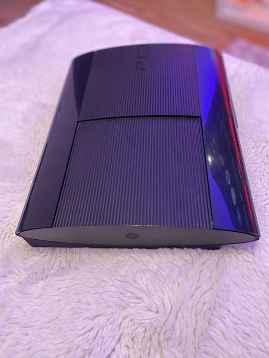 Ps3 Super Slim  500gb c/ 2 comandos e jogos