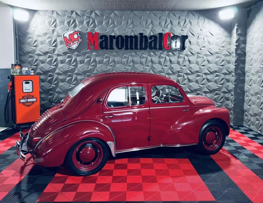 Renault 4 CV Ladybug64966186096385125