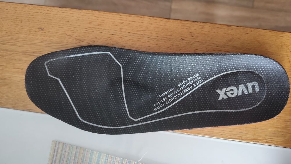 Buty bezpieczne  Uvex model 85428 r. 40