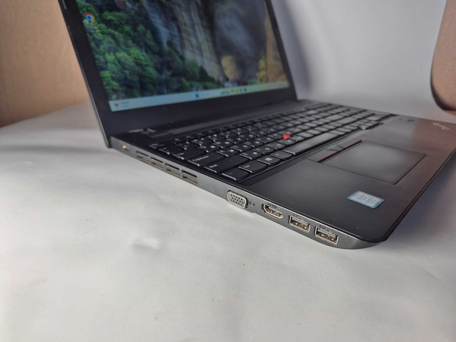 Lenovo E570 15,6' FHD Intel i5-7200U, Ram 8 Gb, SSD 128 GB + 500Gb