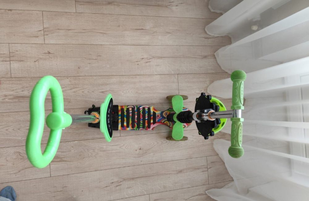 Самокат з сидінням в гарному стані