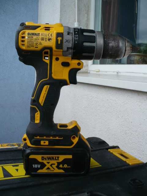 Wiertarko-Wkrętarka Wiertarka Dewalt DCD796 18V Udar Bezszczotkowa Led