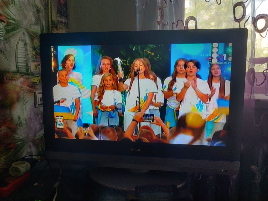 Отличный! Телевизор 32 дюйма Hitachi японский прекрасно работает