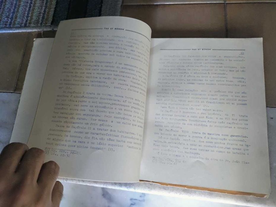 Dois Livros antigos de Arte e Revista Portuguesa "Pax et Bonum " de !945