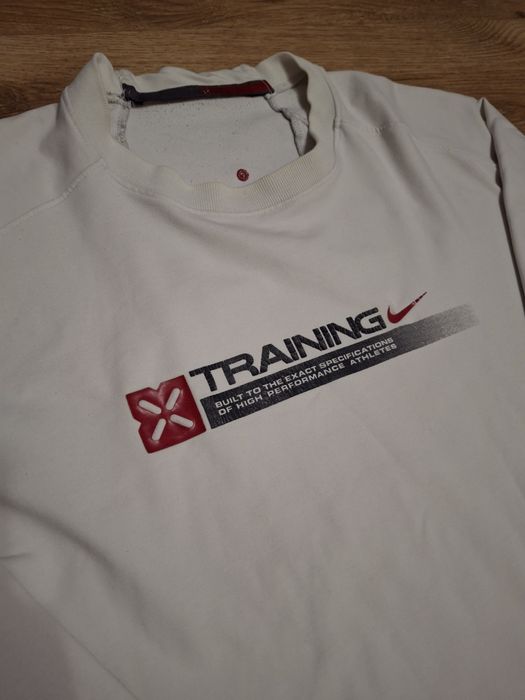 Білий спортивний лонгслів Nike

Легкий, дихаючий та зручний. Підійде д