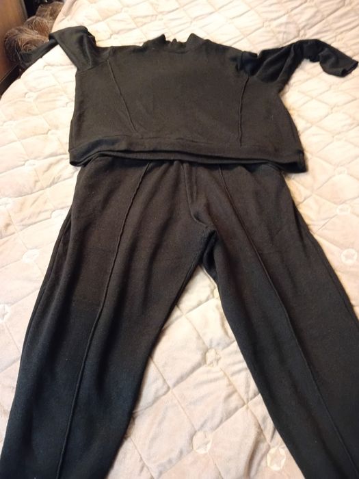 Жіночий кашеміровий костюм