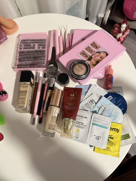 Лот косметики,пробники та вії