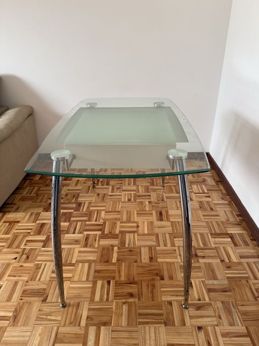 Mesa pequena de vidro