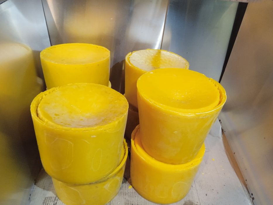 Забрусний віск . Бджолиний воск