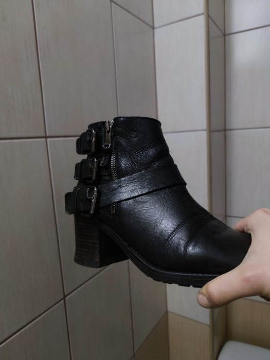 buty damskie 41  średnio wysokie design kozaki skórzane z efektem zawi