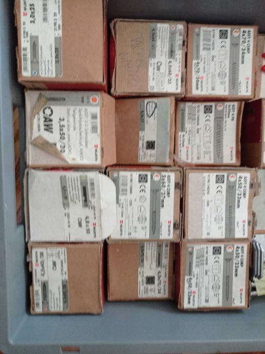 Lote de parafusos Würth ASSY e ferragens – novos/nunca utilizados