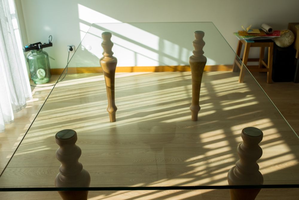 Mesa Vidro 2x1 metros com pés madeira torneados