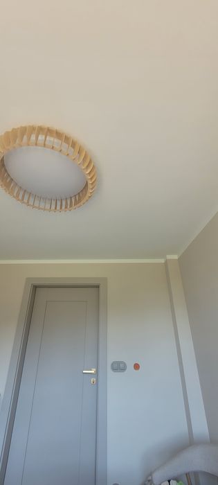 Malowanie nowych domów, domów, mieszkań