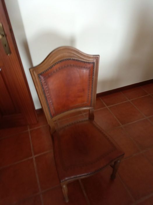 Mesa em Madeira com 6 cadeiras