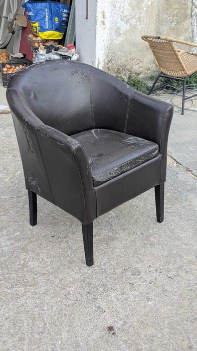 Dois cadeiroes para recuperar