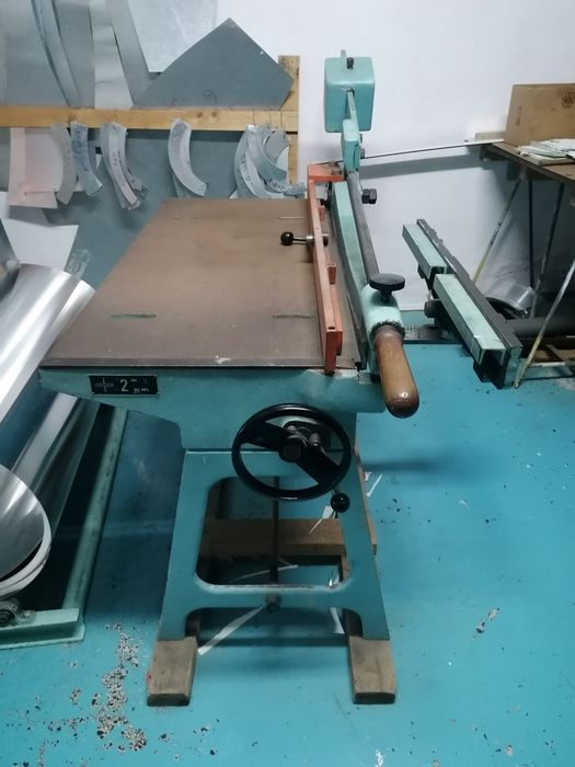 Guilhotina bacalhoeira com faca de corte