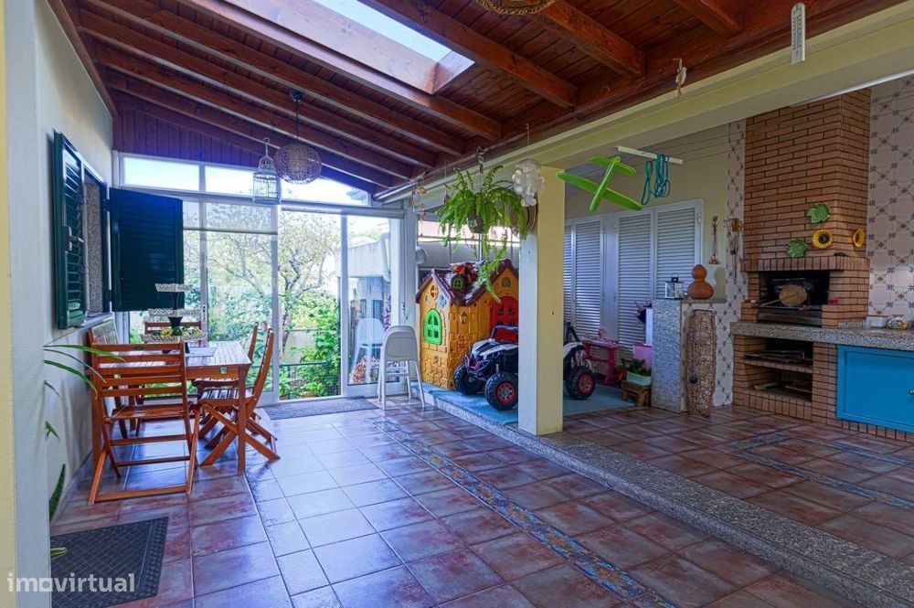 Fantástica moradia de 4 frentes, junto a Santo Ovídio.