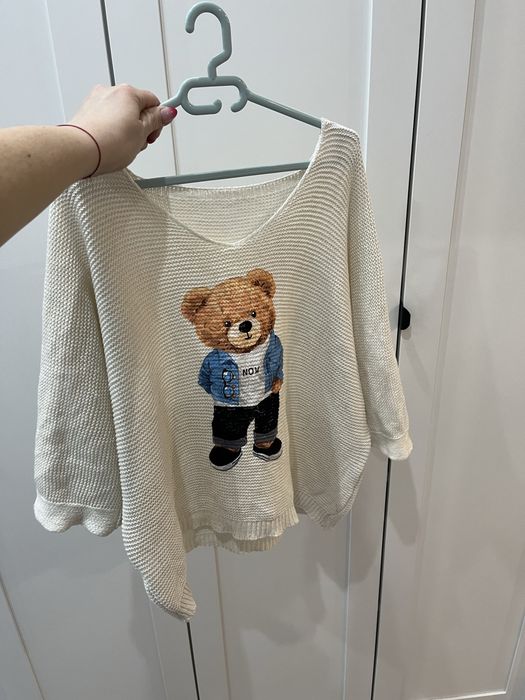 Sweter damski ecru z nadrukiem misia