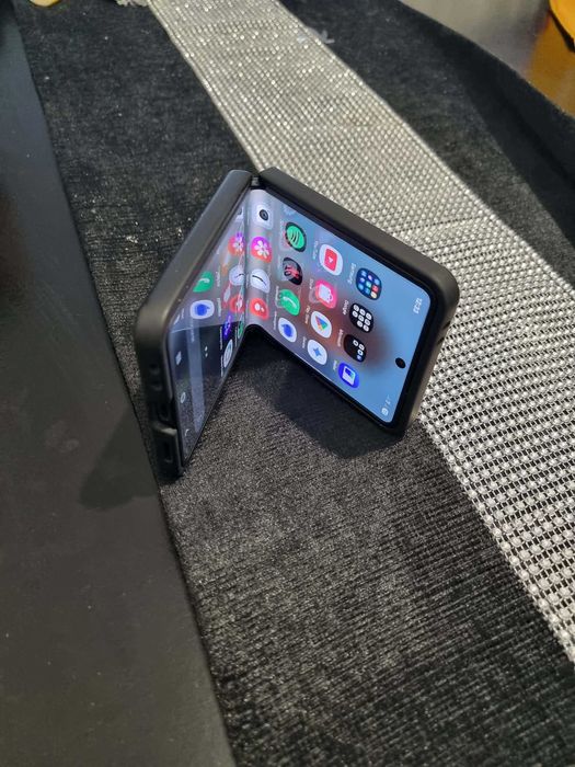 Samsung galaxy Z FLIP 7 12RAM 512GB