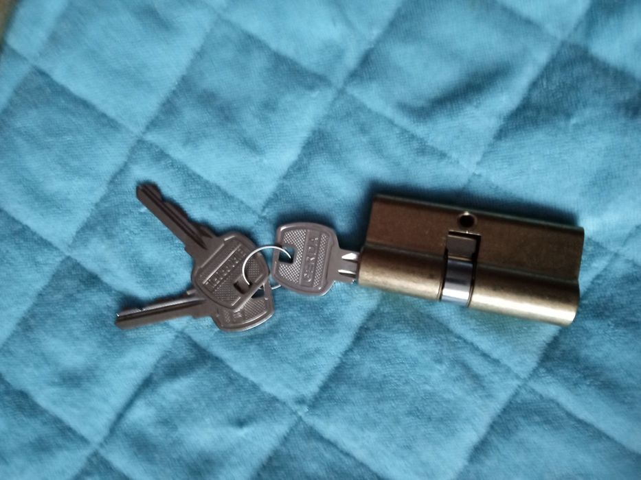 Zamek Gerda do drzwi 3 klucze