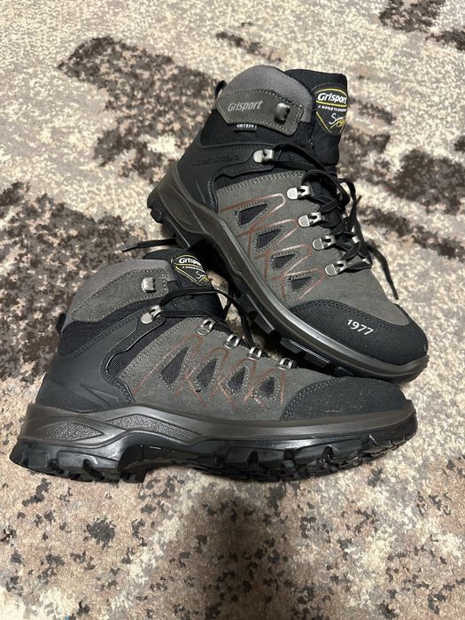 Продам черевики grisport