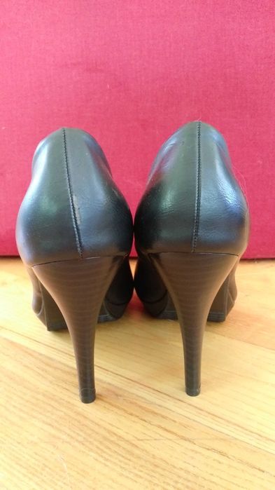 Buty na obcasie GOODIN