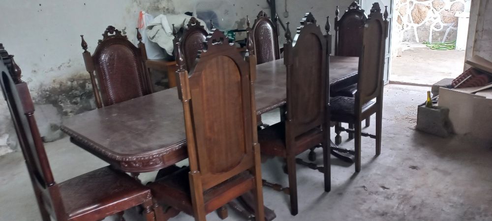 Mesa extensível com 8 cadeiras