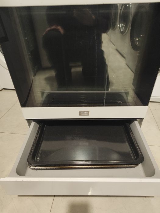 Індукційна піч Electrolux ELI13021HV з Швеції