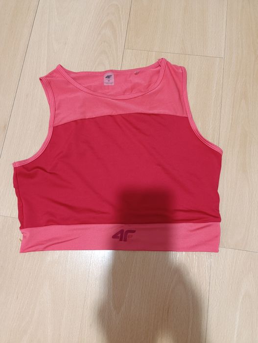 Czerwony top sportowy 4F