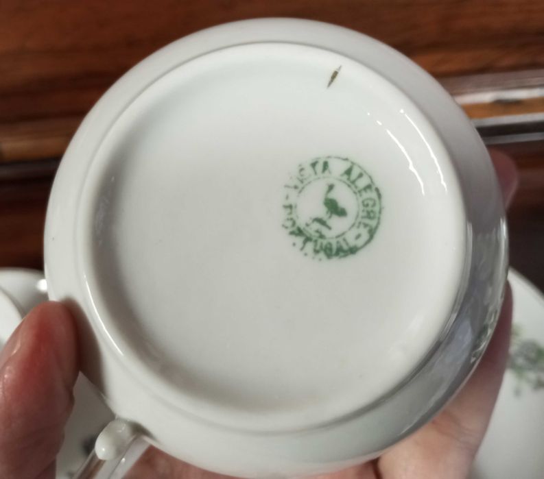 Antigo conjunto de 6 chávenas de chá com pires Vista Alegre