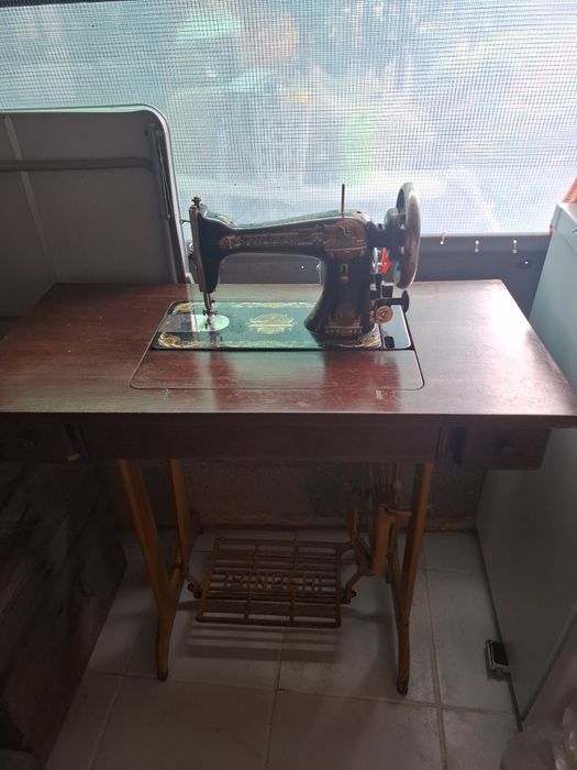 Maquina de costura singer