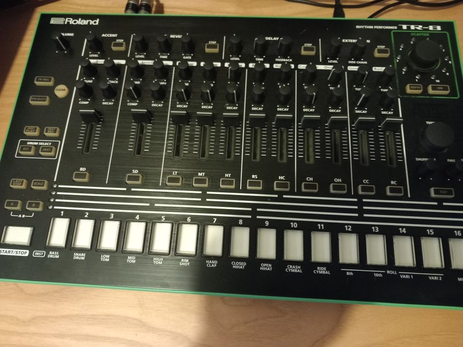 Drum Machine Roland TR-8