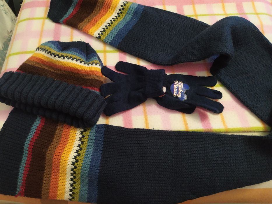 Дитячі шапки з шарфом