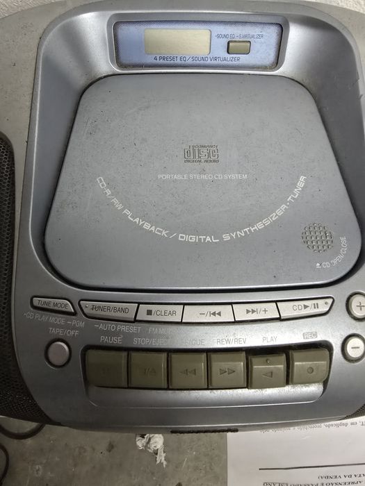 Mini sistema de som Panasonic RX-D26 (CD / cassetes / rádio)