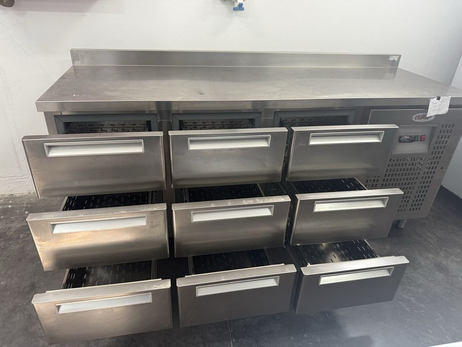 Balcão frigorifico , mesa de trabalho Nove gavetas frio ventilado