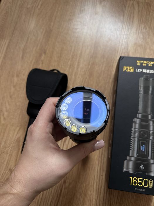 Дальнобойный лазерный ручной фонарь nitecore p35i