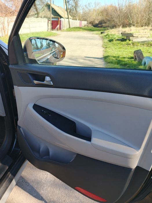 Автомобиль  Hyundai Tucson 2016 2.0