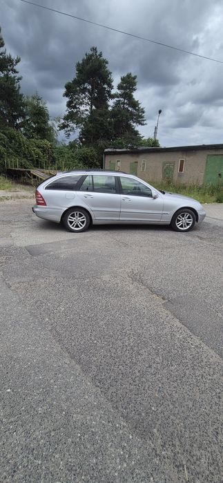 Mercedes c 2.2 diesel automat,hak