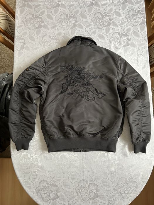 Kurtka bomberka męska Alpha Industries Flying Tigers CWU Vintage Grey haft naszywka L