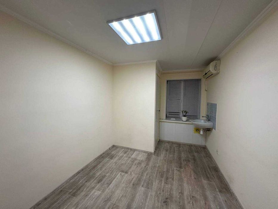 Продаж фасадного комерційного приміщення 234м2